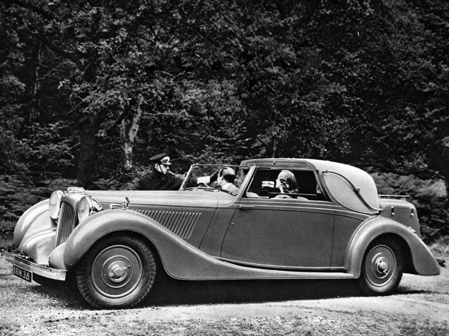  Lagonda V12 Rapide Sedanca Coupe by James Young 1938 года  (фото 1 из 1)